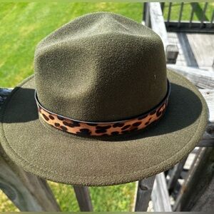 NWOT Olive Felt Fedora